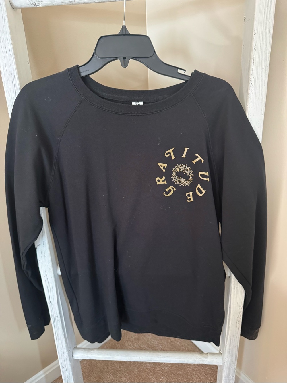 Black 'Gratitude' Graphic Crewneck Sweatshirt